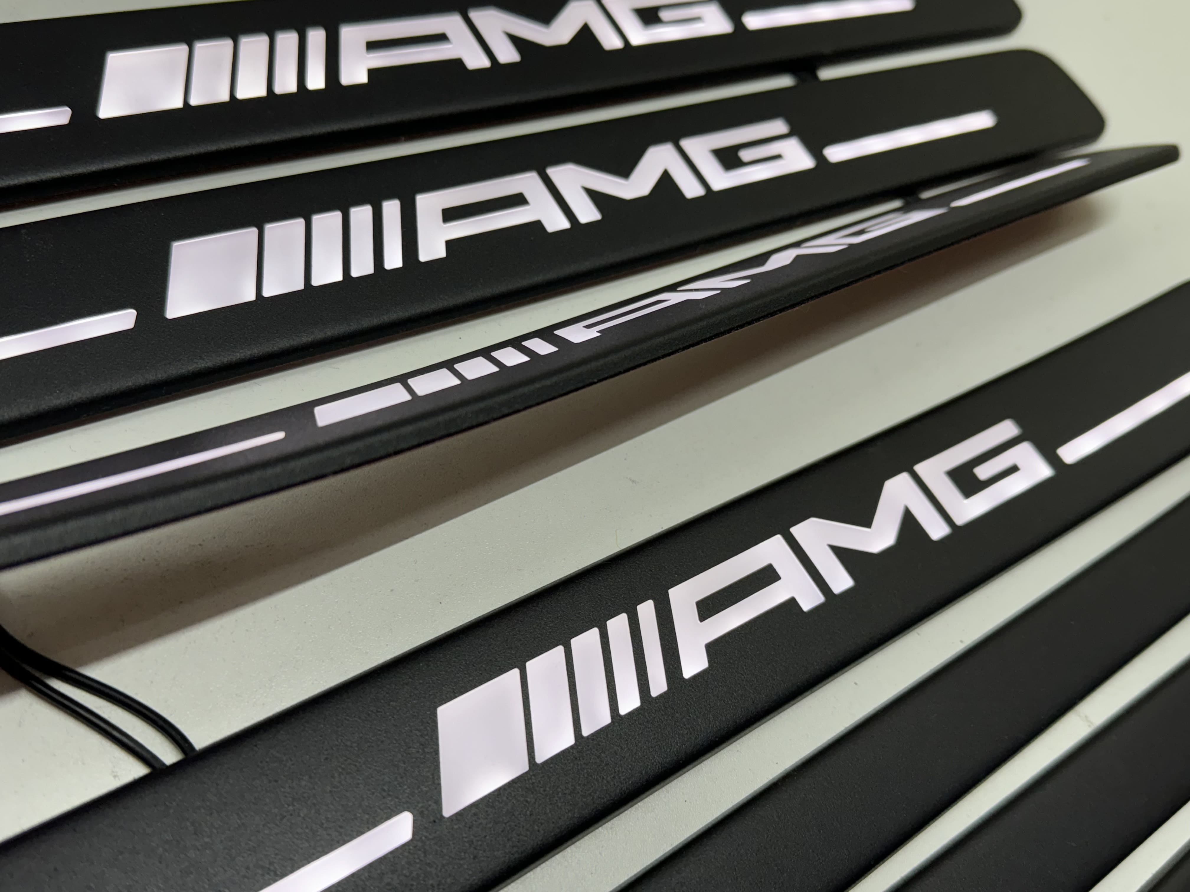 Nakładki na progi listwy Mercedes-Benz W223 2020- S-klasa AMG 8 szt białe led